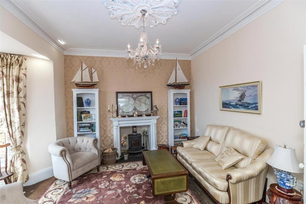 Pendyffryn Manor Bed & Breakfast Little Haven ภายนอก รูปภาพ
